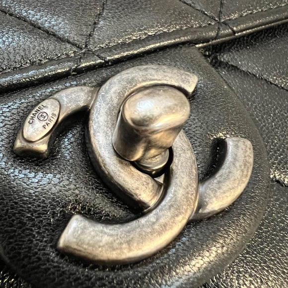 CHANEL Goatskin Quilted Small Chic Pearls Flap Bag - Picture 3 of 14